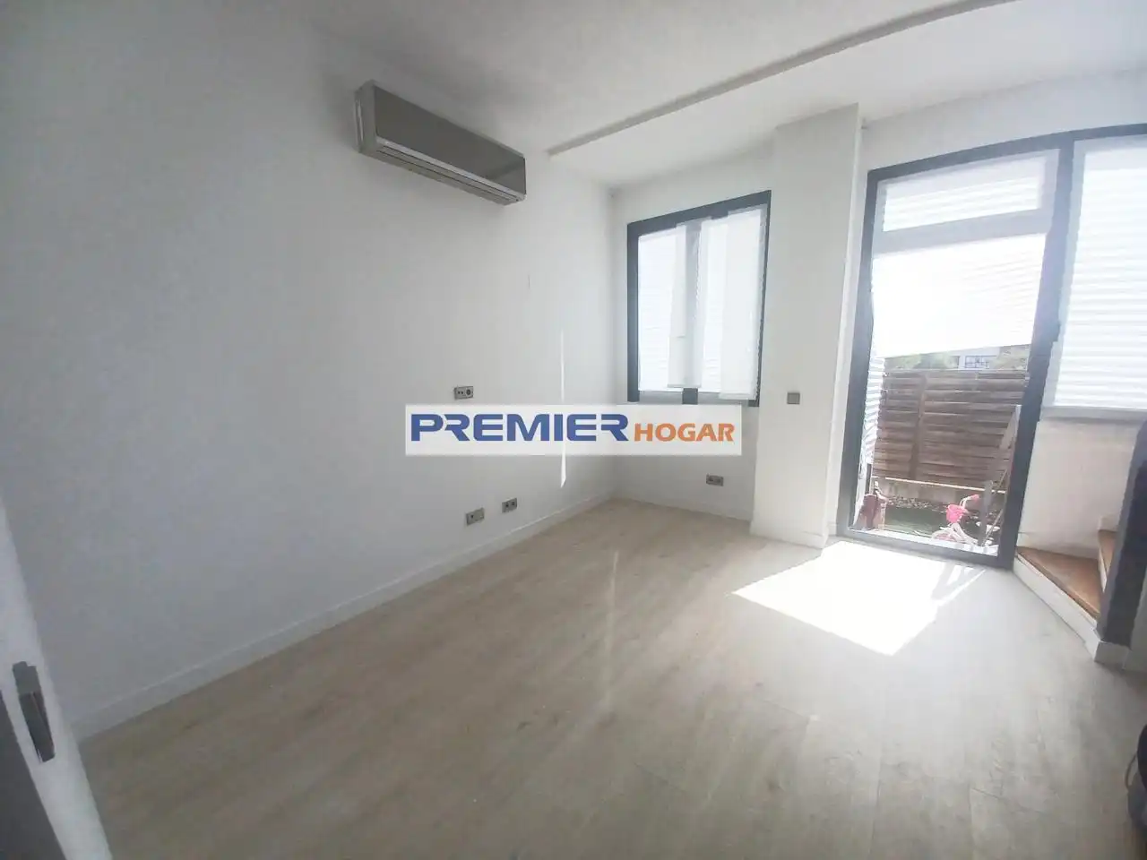 Dúplex con jardín en venta en Calle Arquímedes, imagen 4