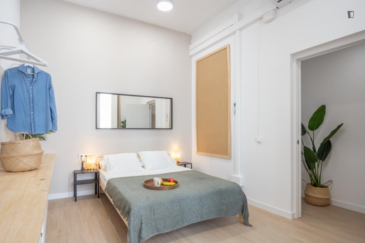 Dormitori de Apartament per a compartir en  Barcelona Capital amb Aire condicionat, Calefacció i Moblat