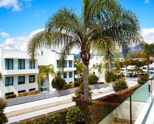 Vista exterior de Pis de lloguer en Estepona amb Aire condicionat, Calefacció i Terrassa