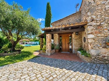 Maison rustique avec balcon à vendre à Platja d'Aro