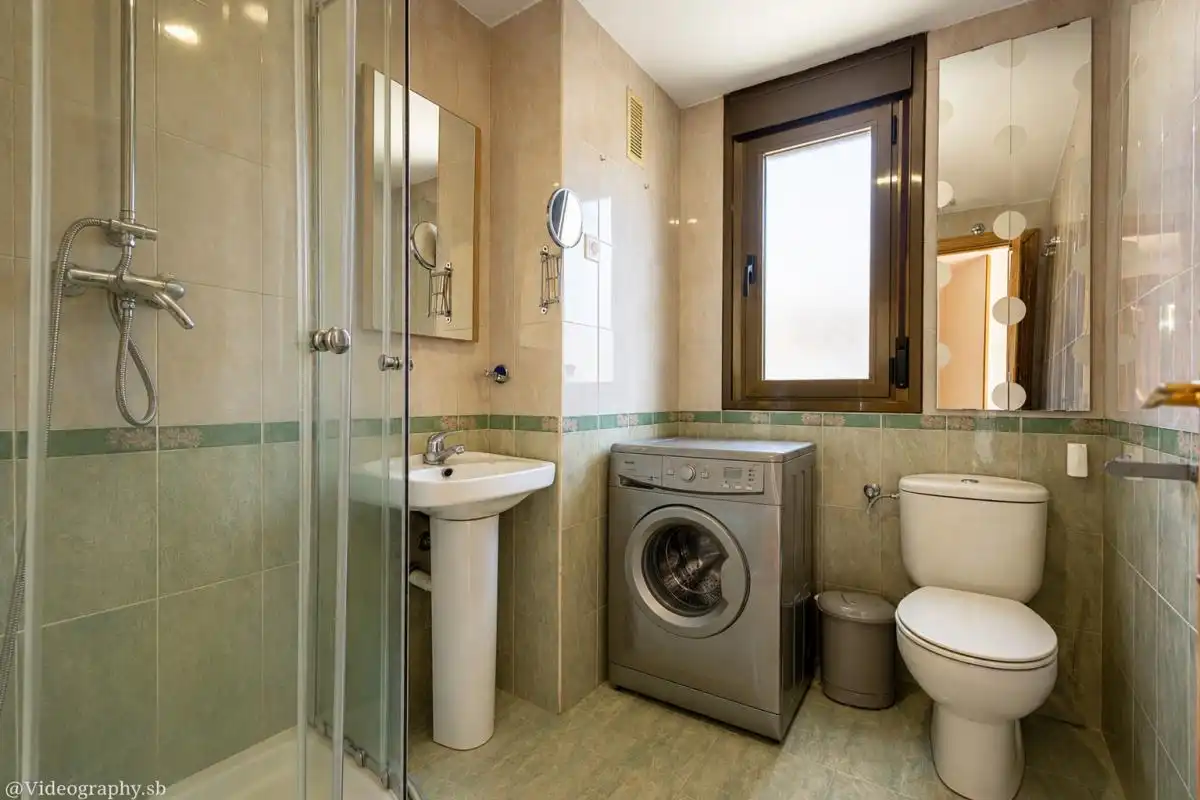 Badezimmer von Wohnung zum Verkauf in Los Santos de la Humosa mit Klimaanlage, Heizung und Abstellraum