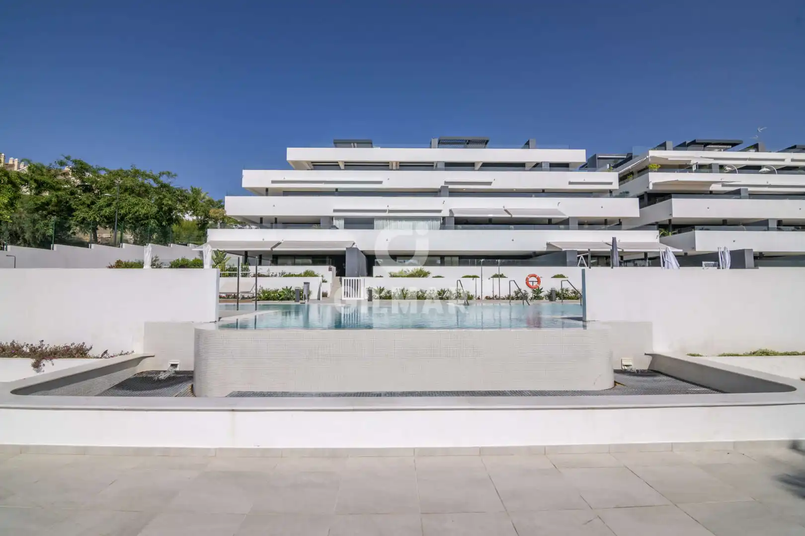 Vista exterior de Apartament en venda en Estepona amb Calefacció, Traster i Piscina