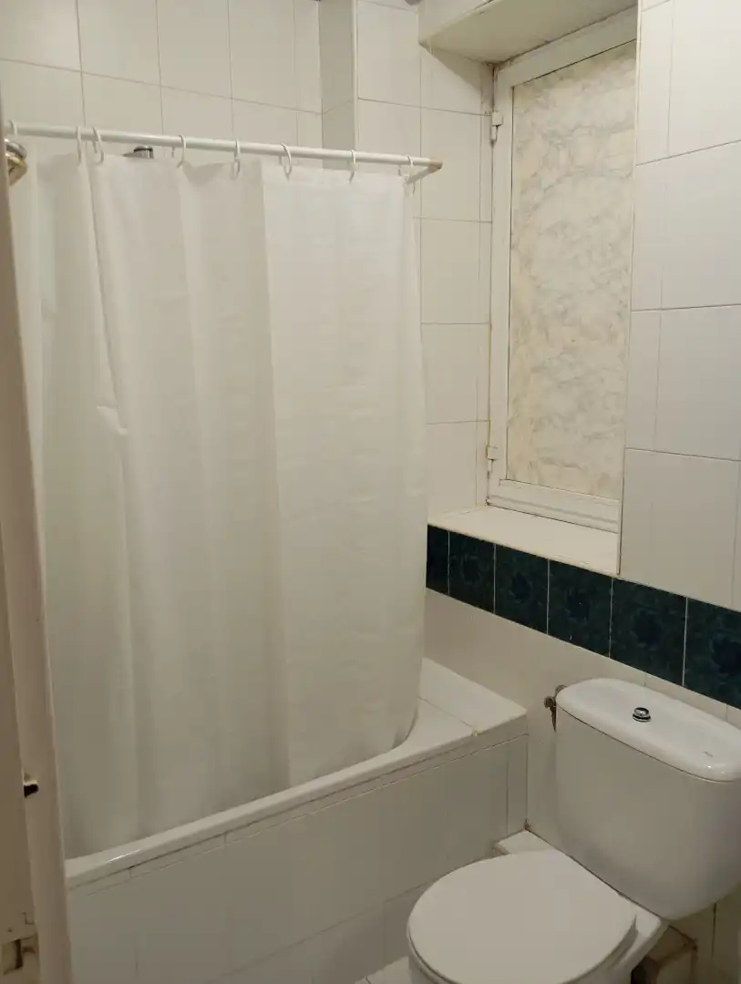 Baño de Apartamento de alquiler en Valladolid con Calefacción y Amueblado