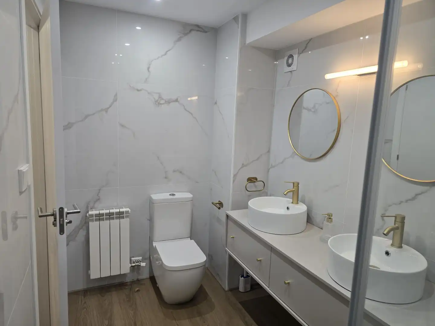 Bathroom of Flat for rent in Vigo 