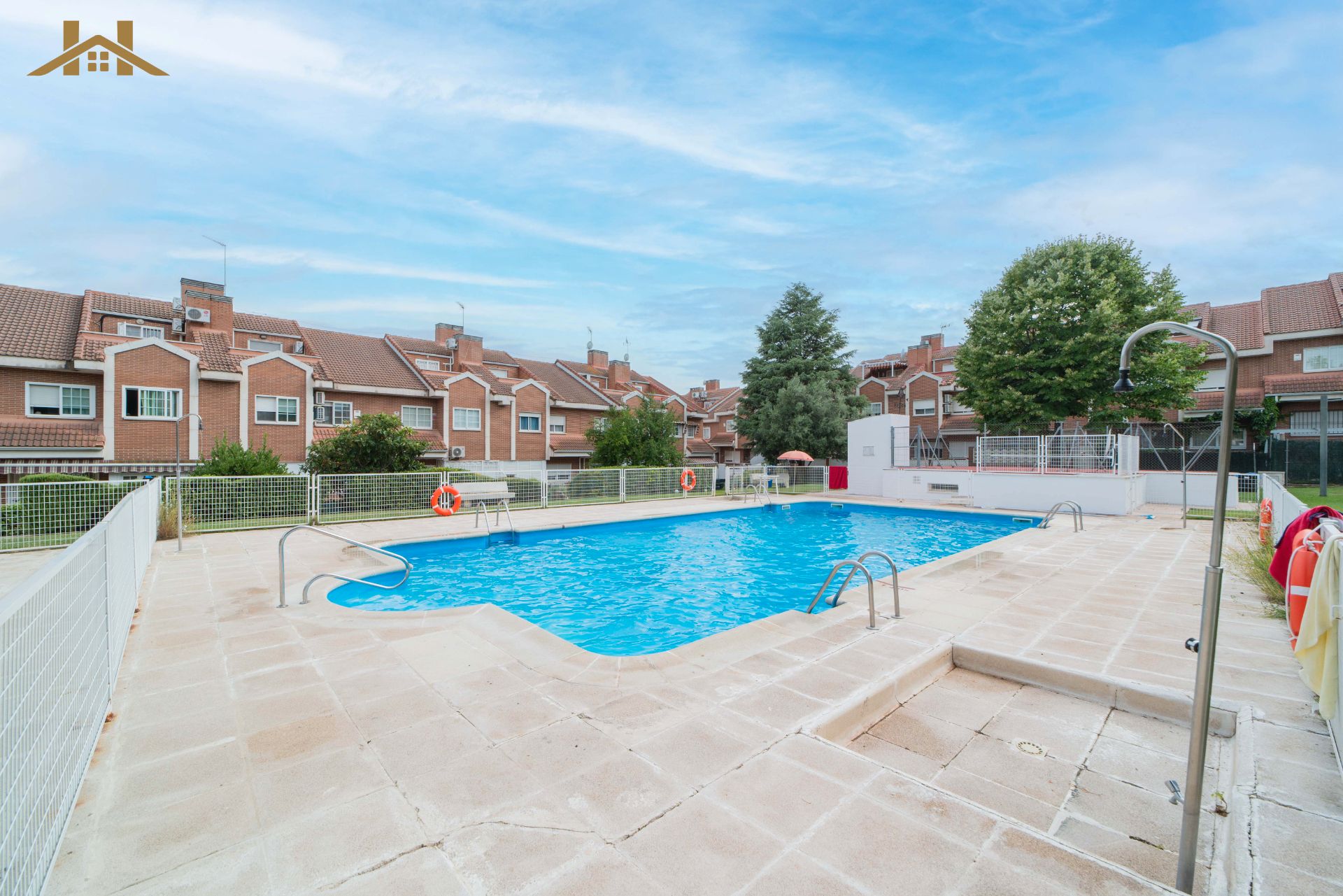 Piscina de Casa adosada en venda en Valdemoro amb Aire condicionat, Calefacció i Jardí privat