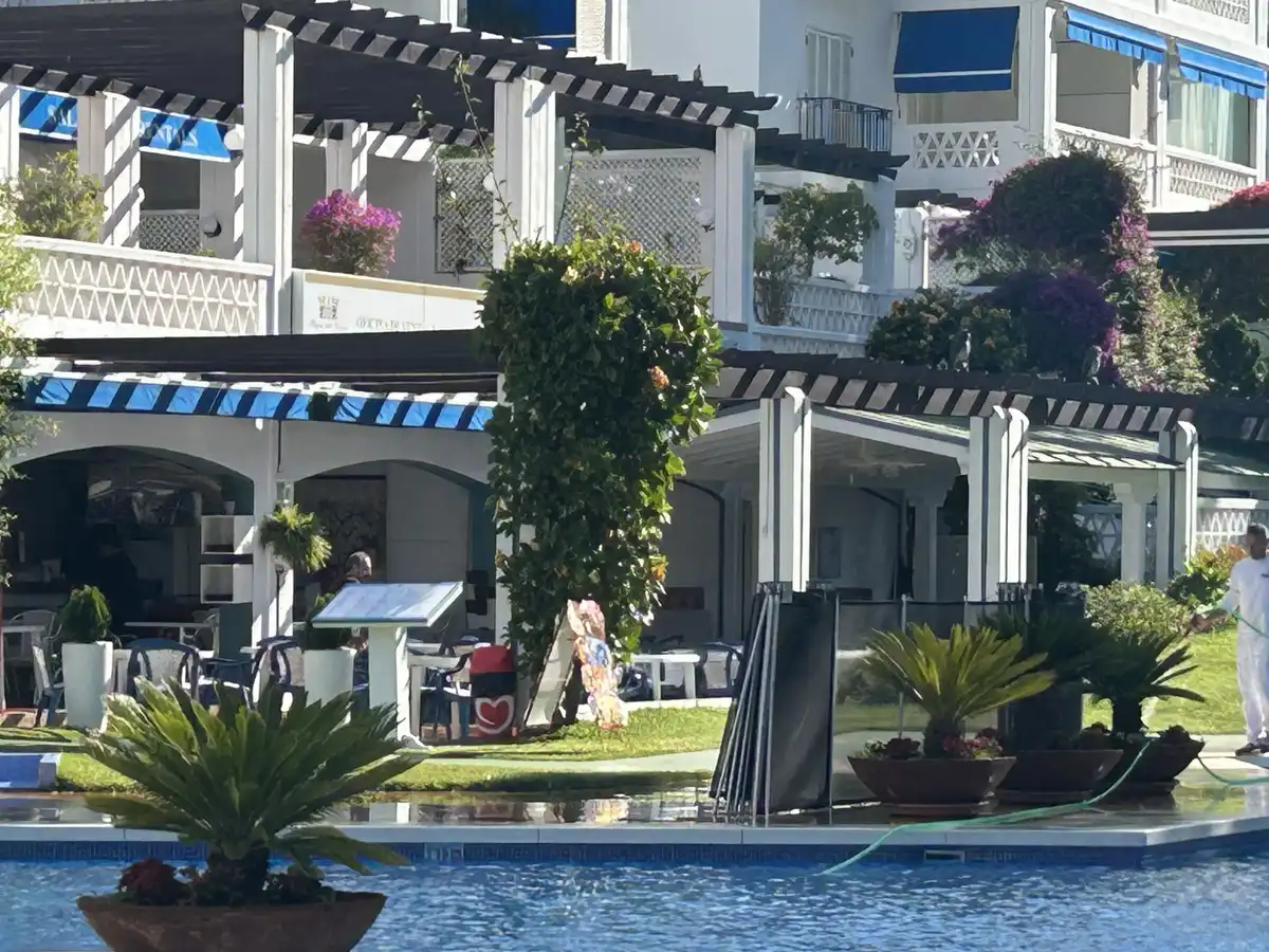 Schwimmbecken von Wohnung zum Verkauf in Marbella mit Klimaanlage, Terrasse und Möbliert