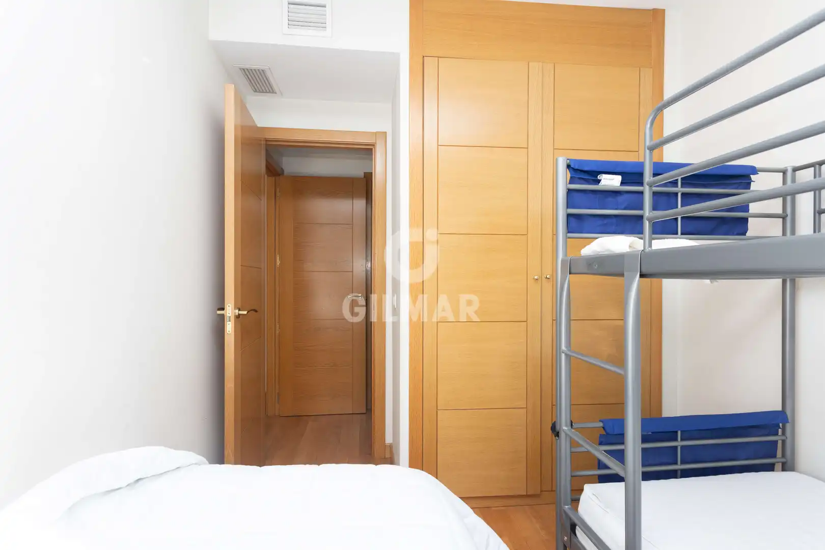 Habitación de Planta baja en venta en Madrid con Calefacción, Trastero y Piscina