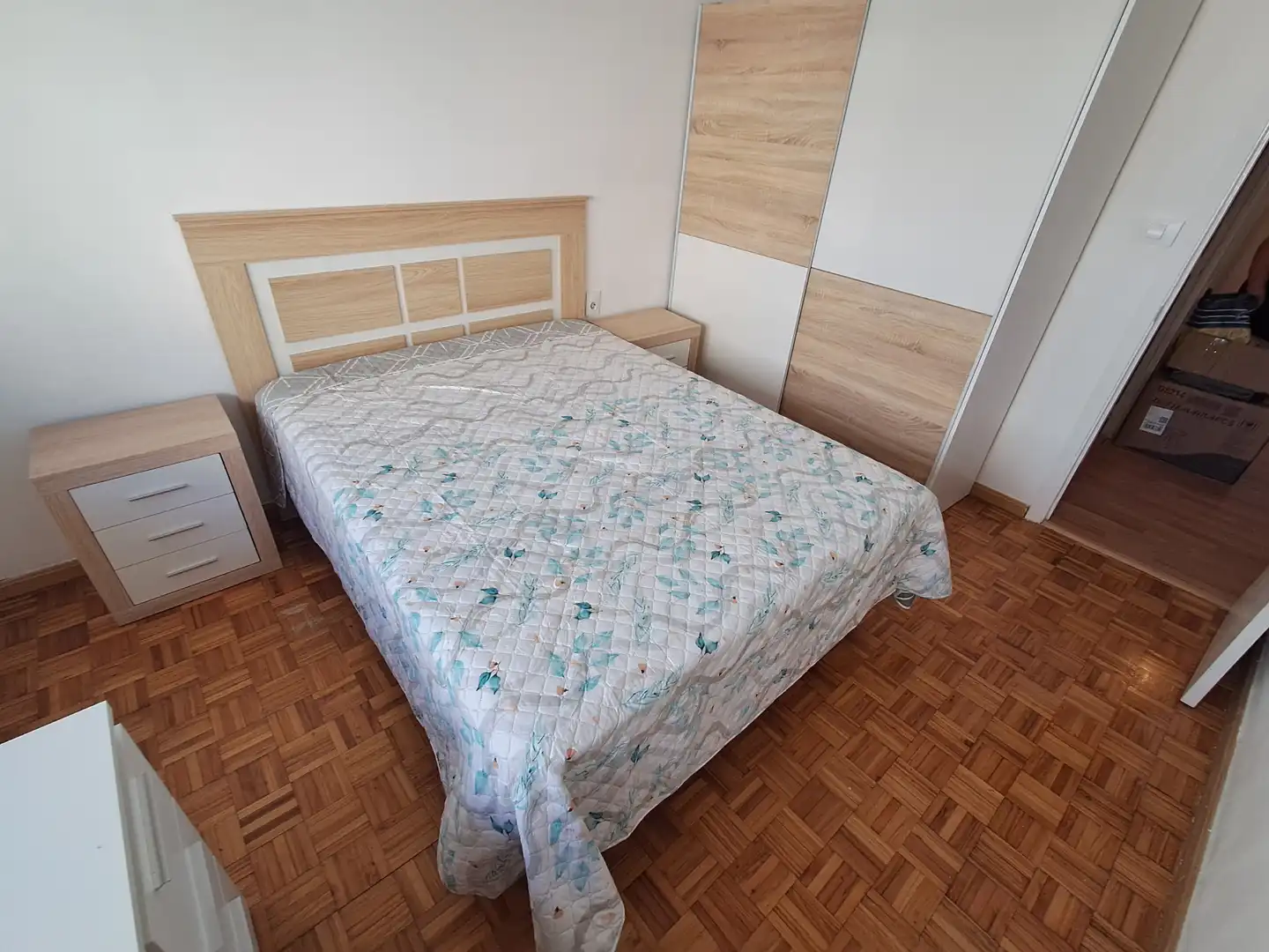 Bedroom of Flat for rent in Vigo   with Parquet flooring, Furnished and Oven