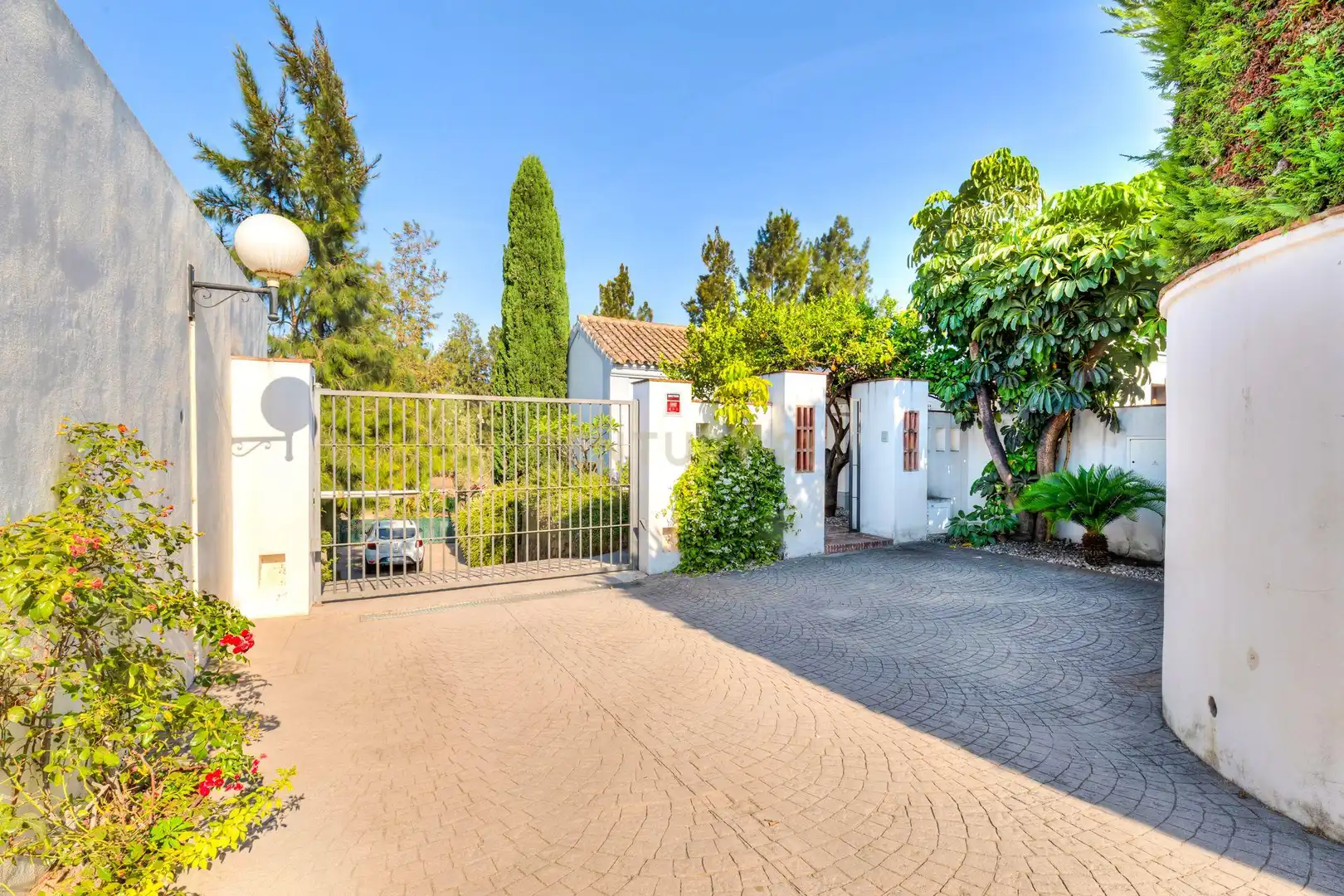 Vista exterior de Casa o xalet en venda en Mijas amb Aire condicionat, Jardí privat i Traster