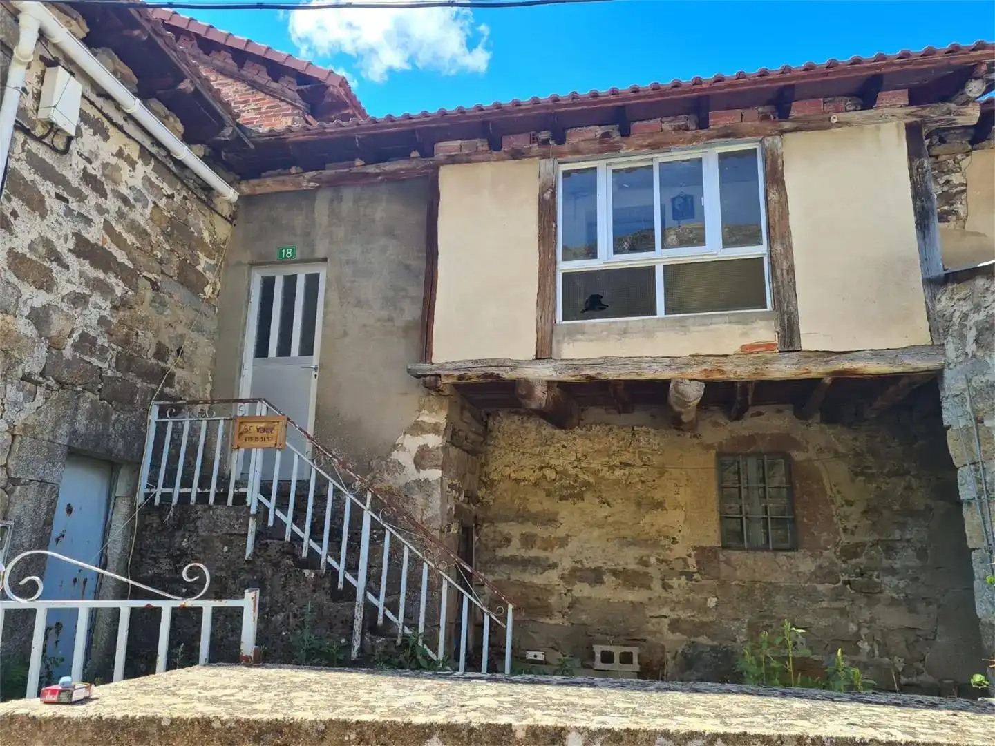 Vista exterior de Finca rústica en venda en Sena de Luna amb Traster