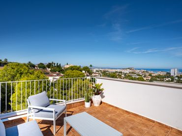 Casa a schiera di nuova costruzione con balcone in vendita a Carrer de la Rosa 47