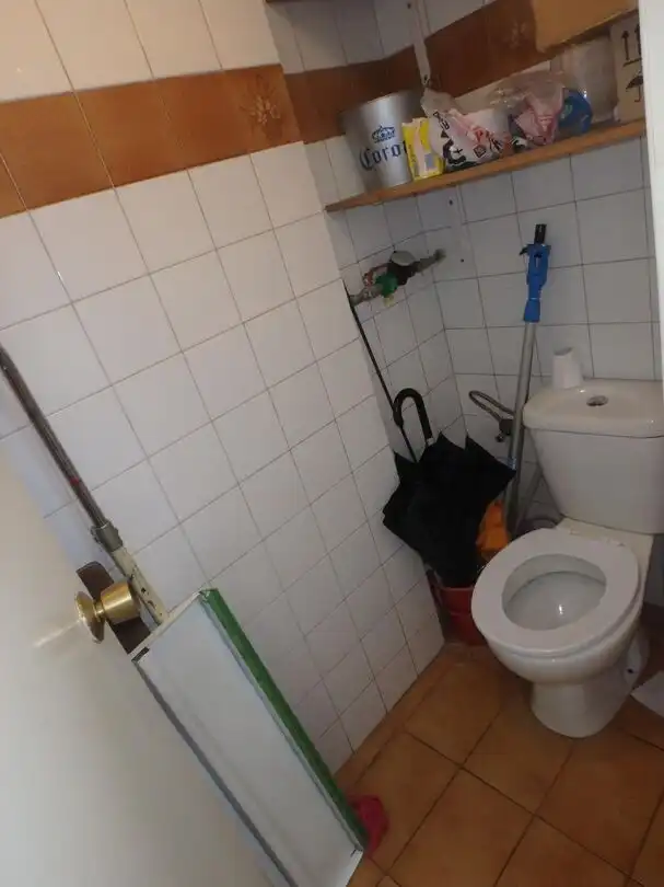 Badezimmer von Geschaftsraum zur Miete in  Pamplona / Iruña mit Klimaanlage