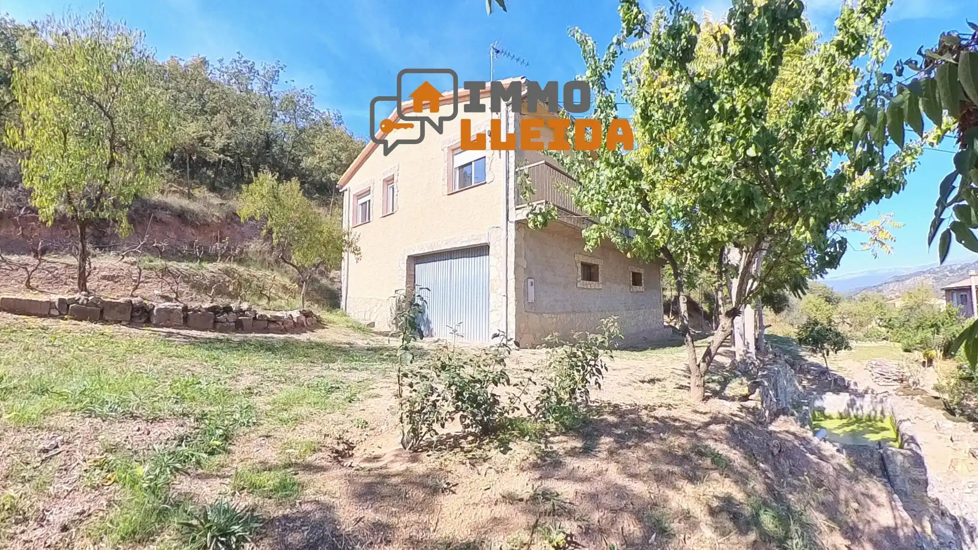 Vista exterior de Casa o xalet en venda en Les Avellanes i Santa Linya amb Calefacció, Terrassa i Balcó