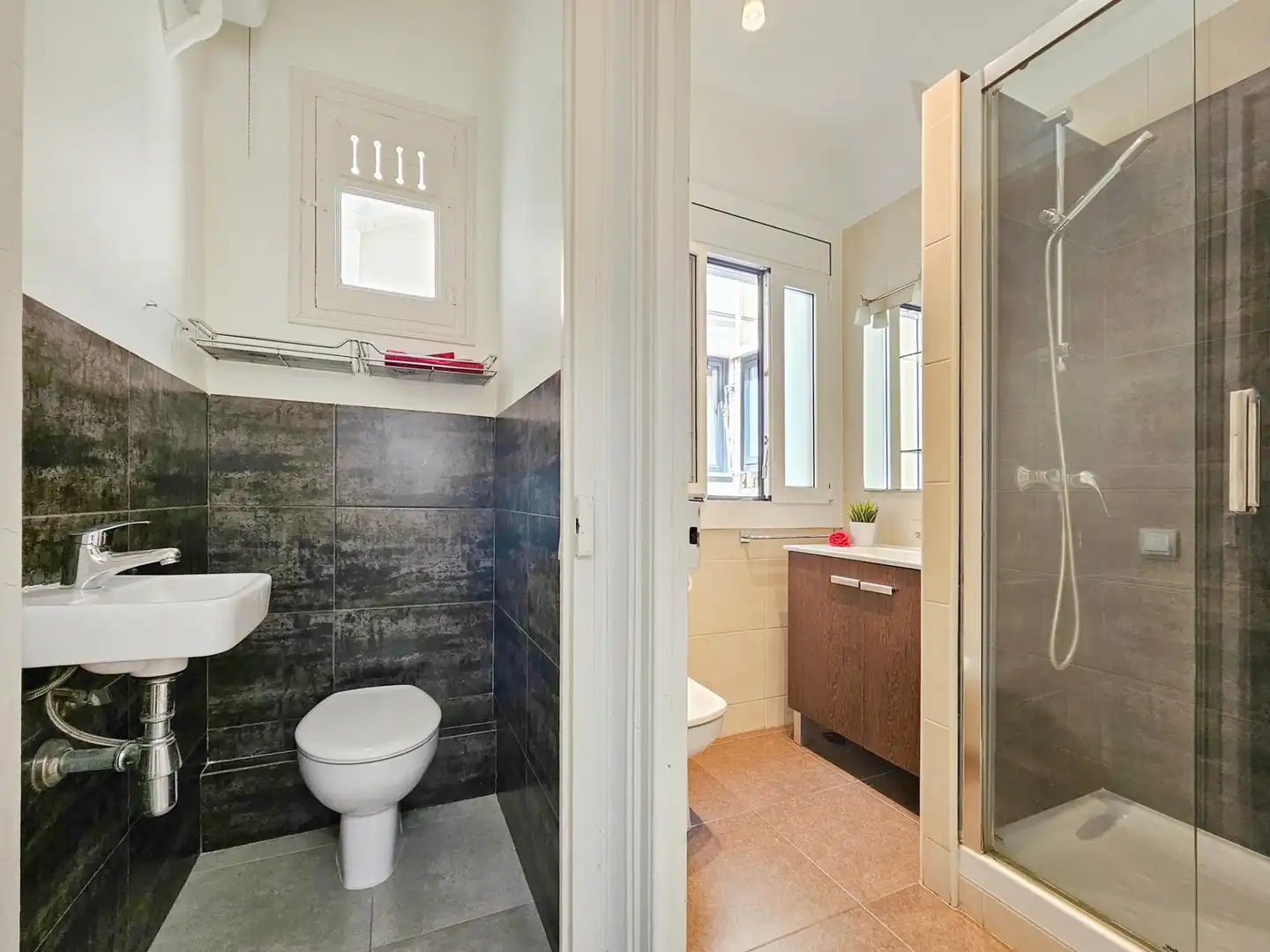 Bathroom of Flat for sale in Barcelona  with Air Conditioner, Heating and Parquet flooring