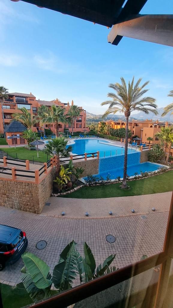 Piscina de Apartament en venda en Benahavís amb Aire condicionat, Calefacció i Terrassa