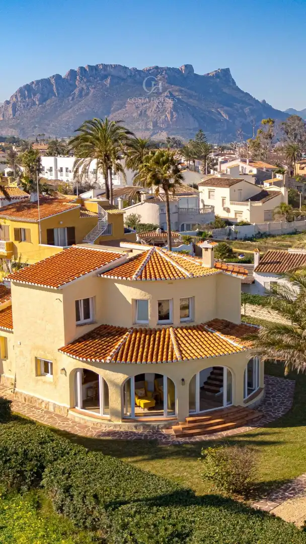 Vista exterior de Casa o xalet en venda en Els Poblets amb Aire condicionat, Calefacció i Jardí privat