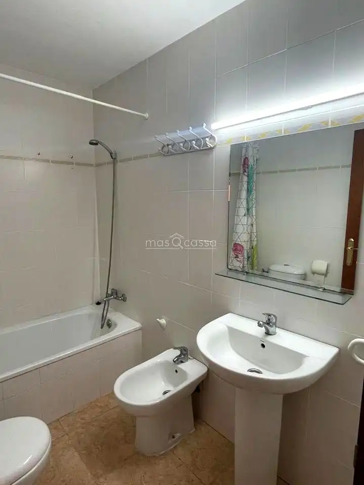 Baño de Piso de alquiler en La Línea de la Concepción con Amueblado