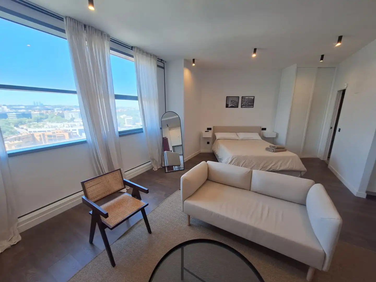 Schlafzimmer von Wohnung zur Miete in San Sebastián de los Reyes mit Klimaanlage, Heizung und Möbliert