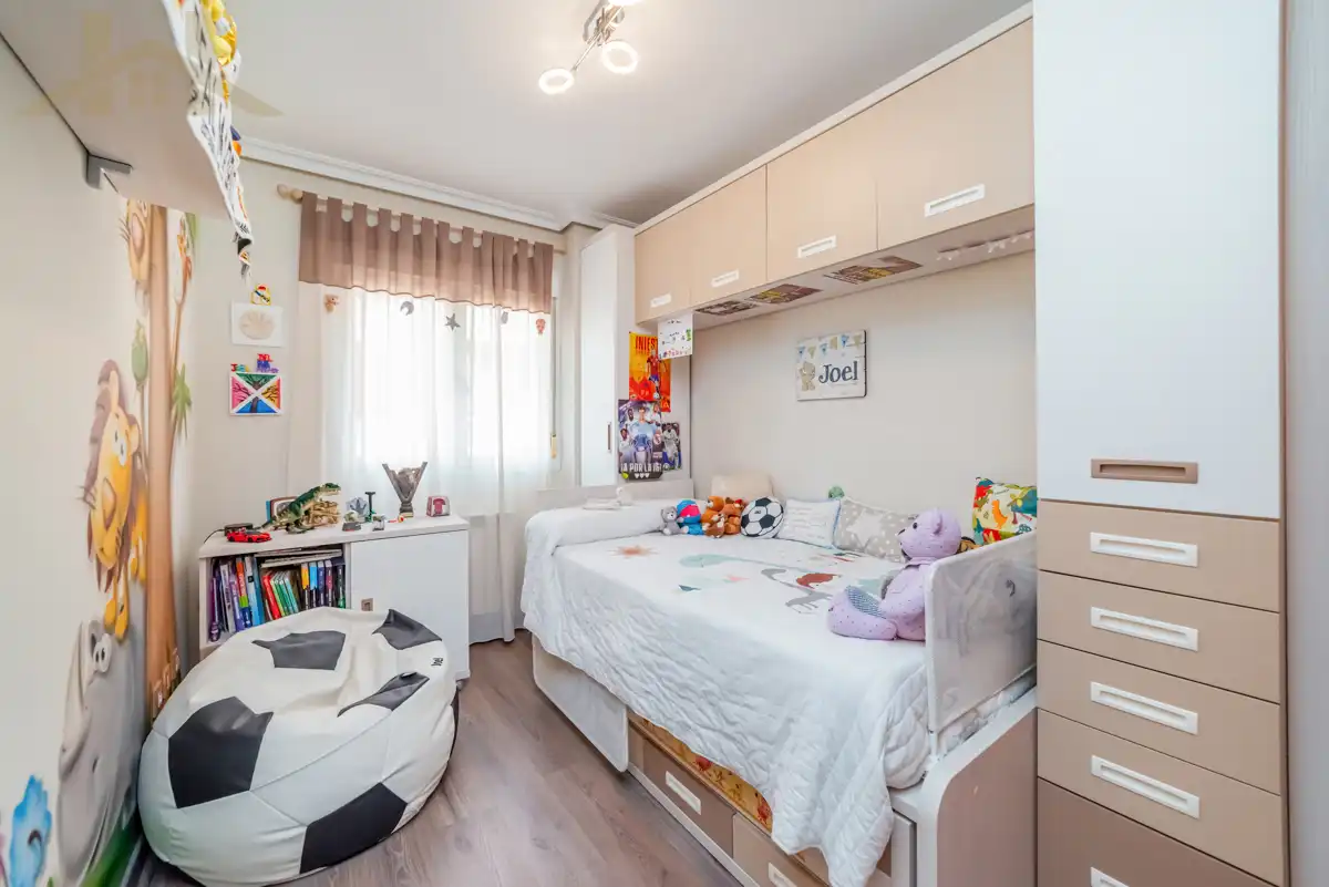 Bedroom of Flat for sale in Valdemoro  with Air Conditioner, Storage room and Community pool