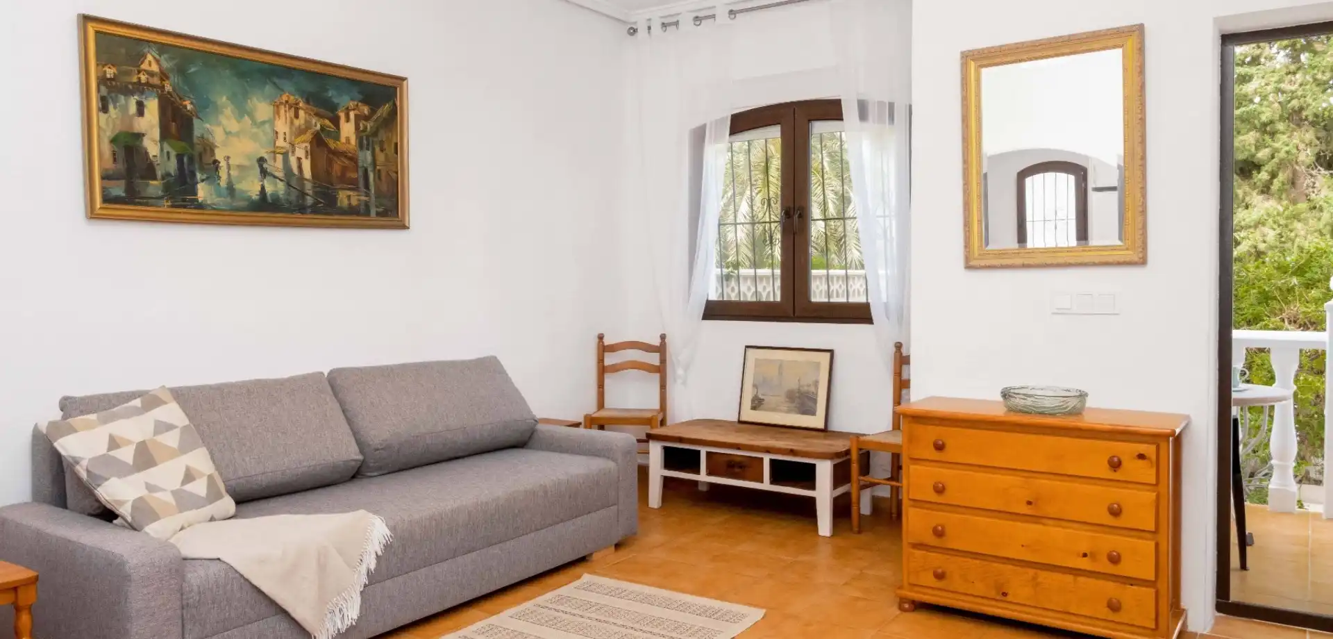 Sala d'estar de Casa o xalet en venda en Orihuela amb Aire condicionat, Terrassa i Moblat