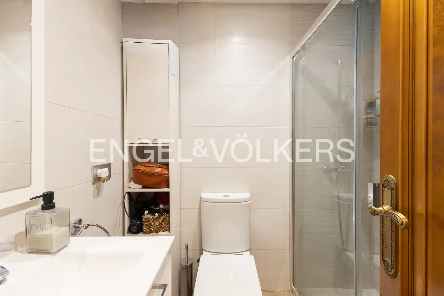 Baño de Piso en venta en Valencia con Aire acondicionado, Calefacción y Amueblado