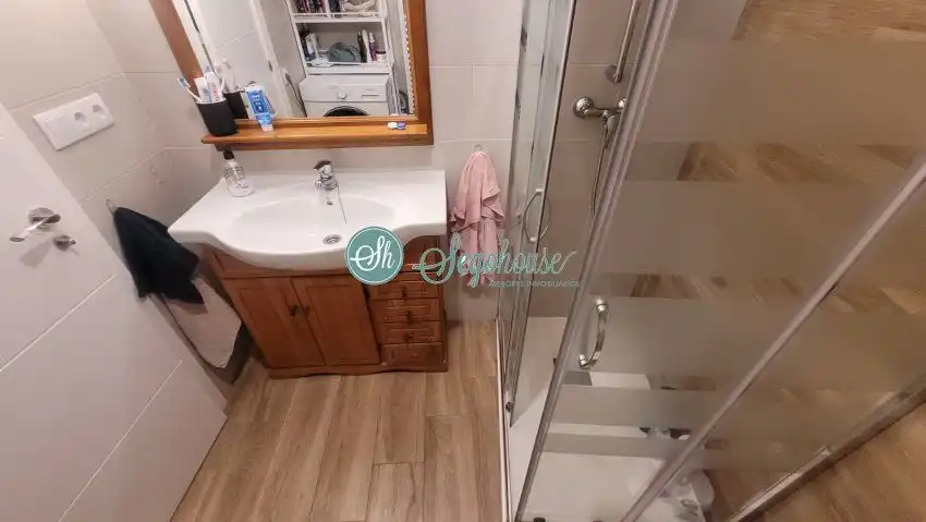 Baño de Piso de alquiler en Segovia con Calefacción, Terraza y Amueblado