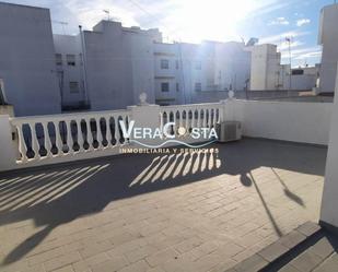 Vista exterior de Casa o xalet en venda en Isla Cristina amb Aire condicionat, Terrassa i Balcó