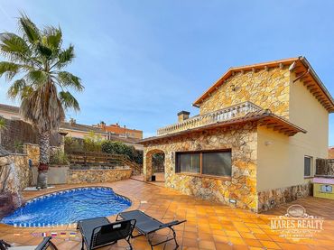 Casa amb piscina en venda a Els Pavos