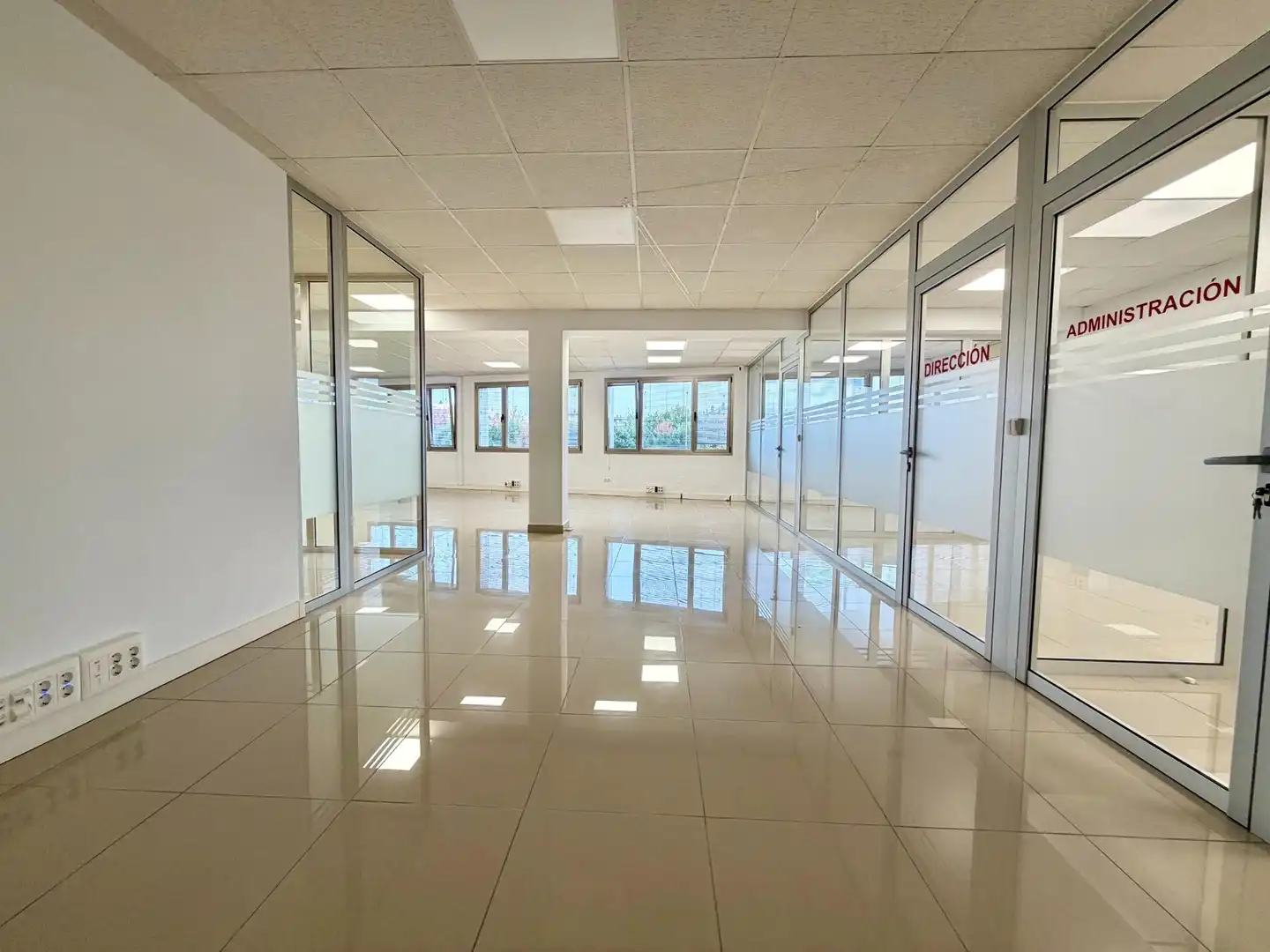 Oficina de alquiler en Igollo
