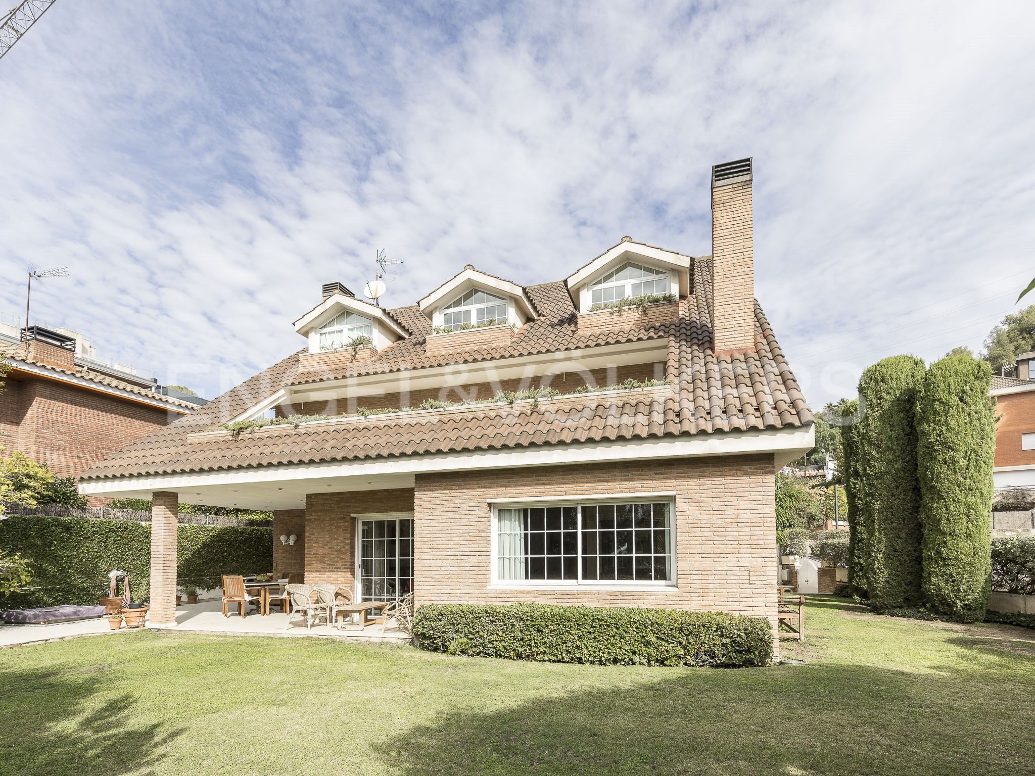 Exterior view of House or chalet for sale in Sant Just Desvern  with Air Conditioner, Heating and Private garden