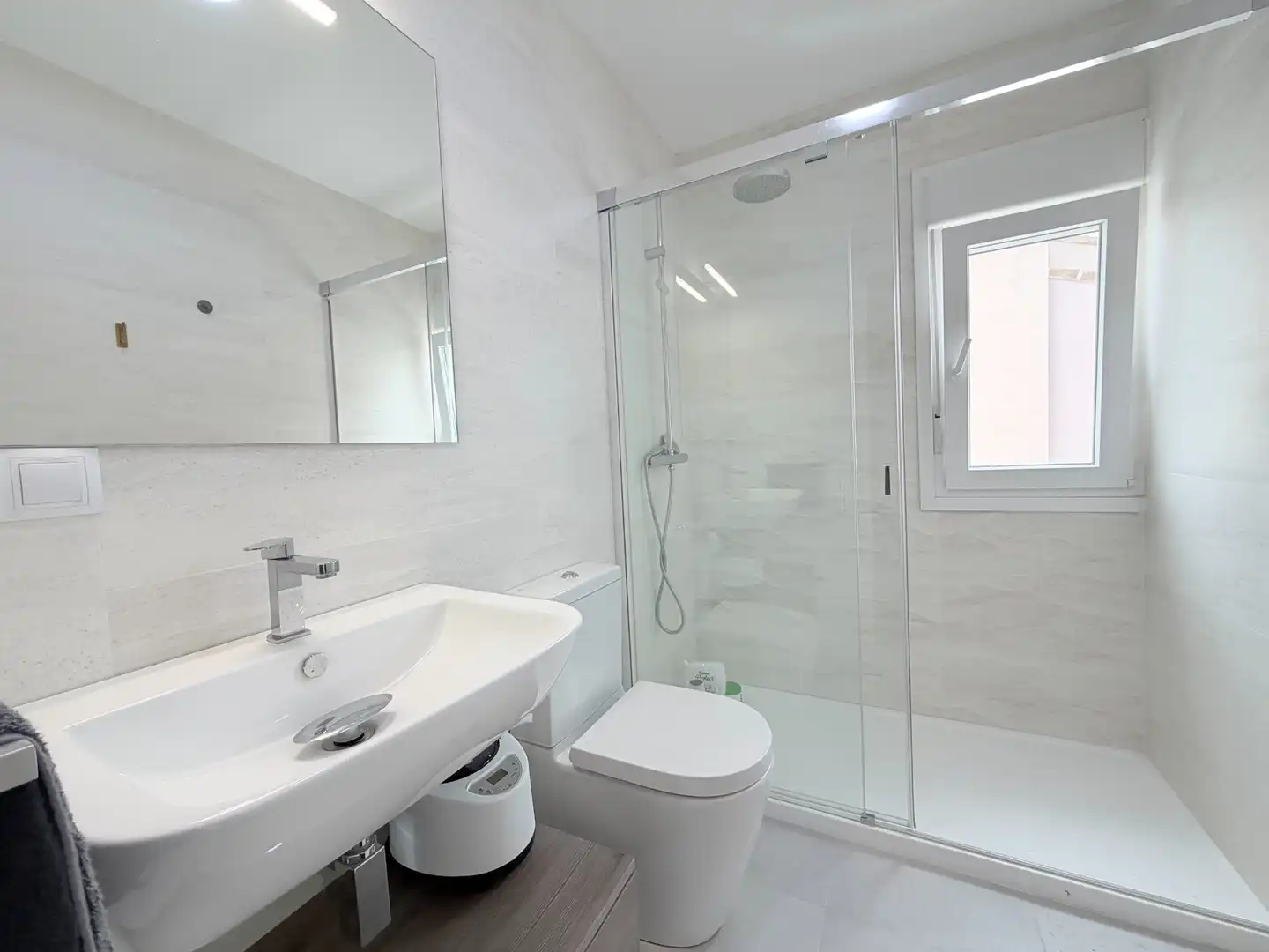 Baño de Casa adosada en venta en Espartinas con Aire acondicionado, Jardín privado y Parquet
