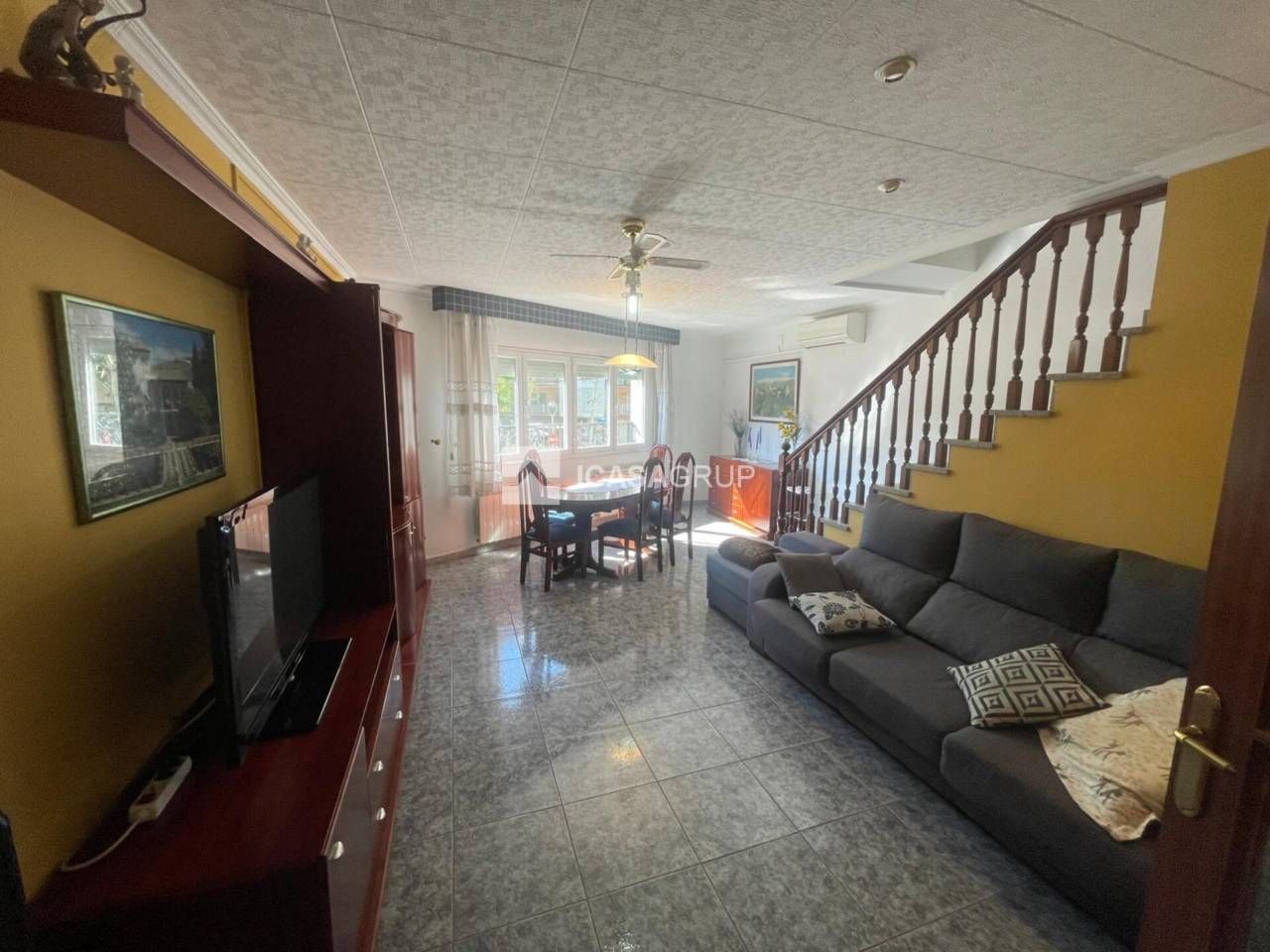 Sala de estar de Casa o chalet en venta en Rubí con Aire acondicionado, Calefacción y Jardín privado