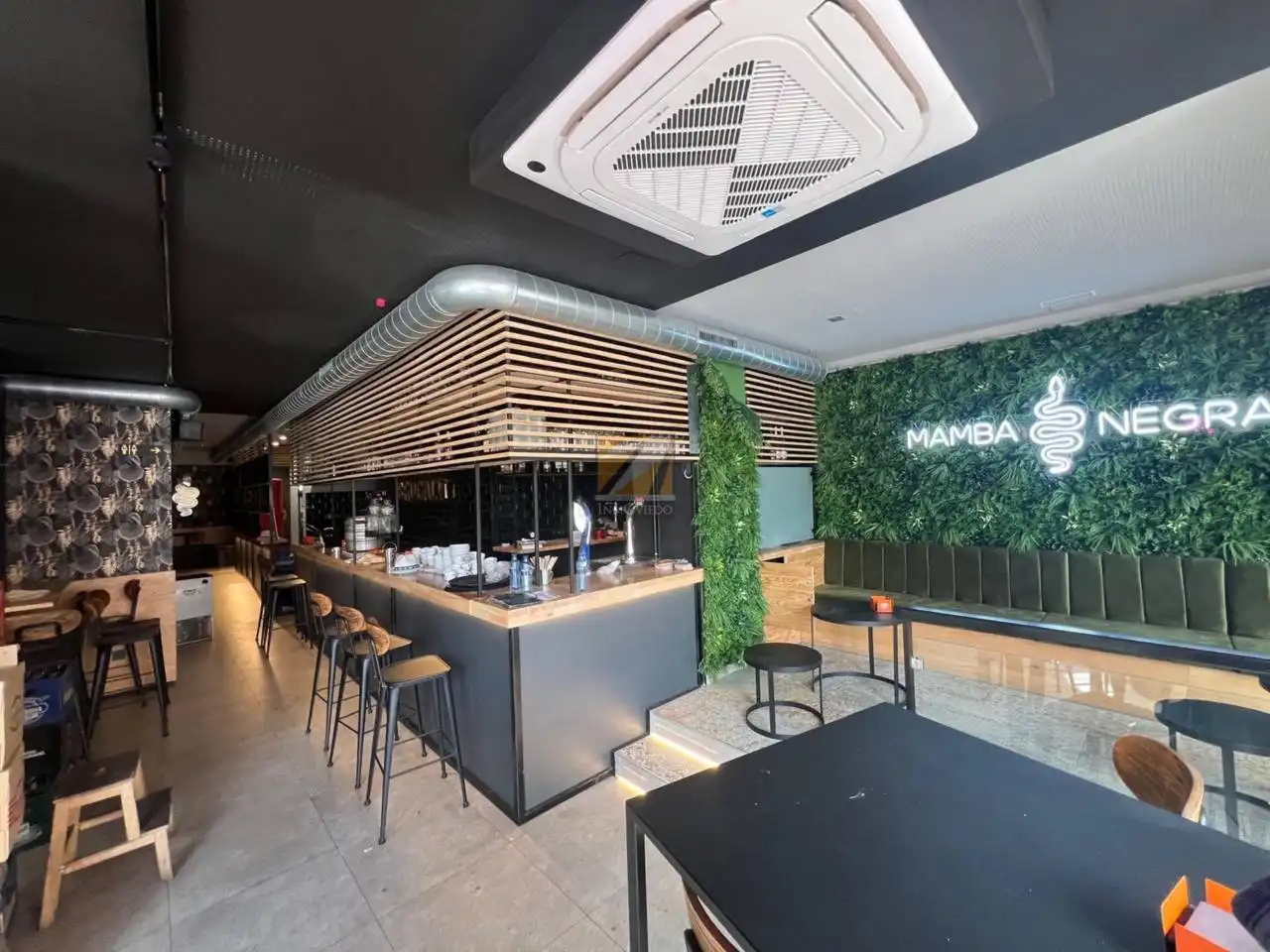 Local en venta en Oviedo  con Aire acondicionado y Alarma