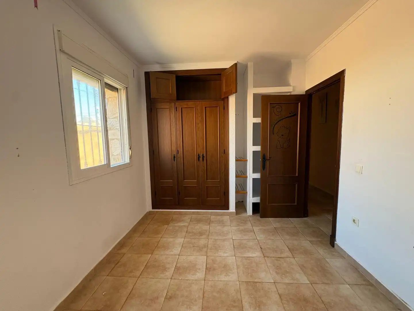 Dormitori de Casa o xalet en venda en Chiclana de la Frontera amb Jardí privat