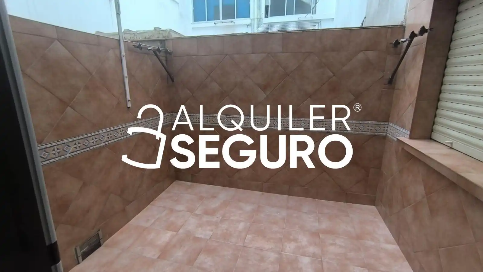Flat for rent in Sevilla  with Air Conditioner and Furnished