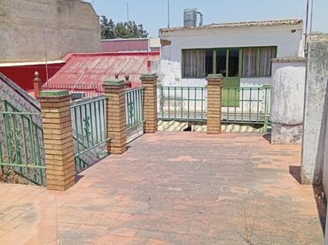 Casa amb balcó en venda a Calle Diecinueve de Abril
