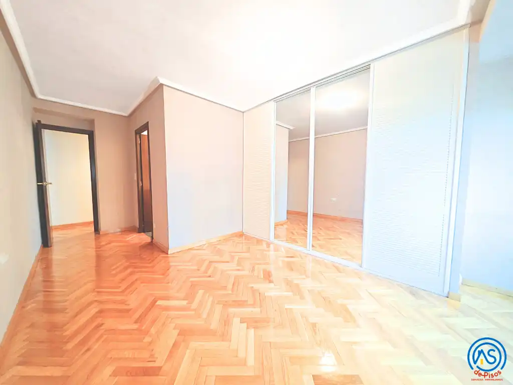 Habitación de Piso en venta en Zaragoza con Calefacción, Parquet y Horno