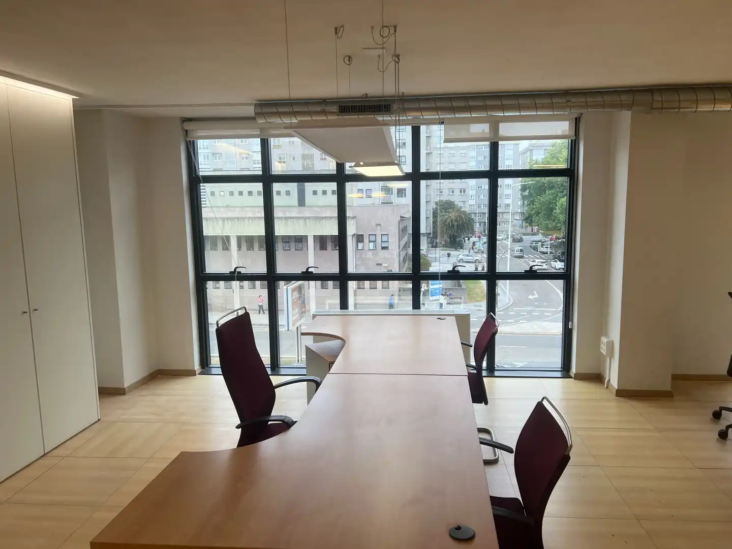 Oficina de alquiler en A Coruña Capital  con Aire acondicionado, Calefacción y Amueblado
