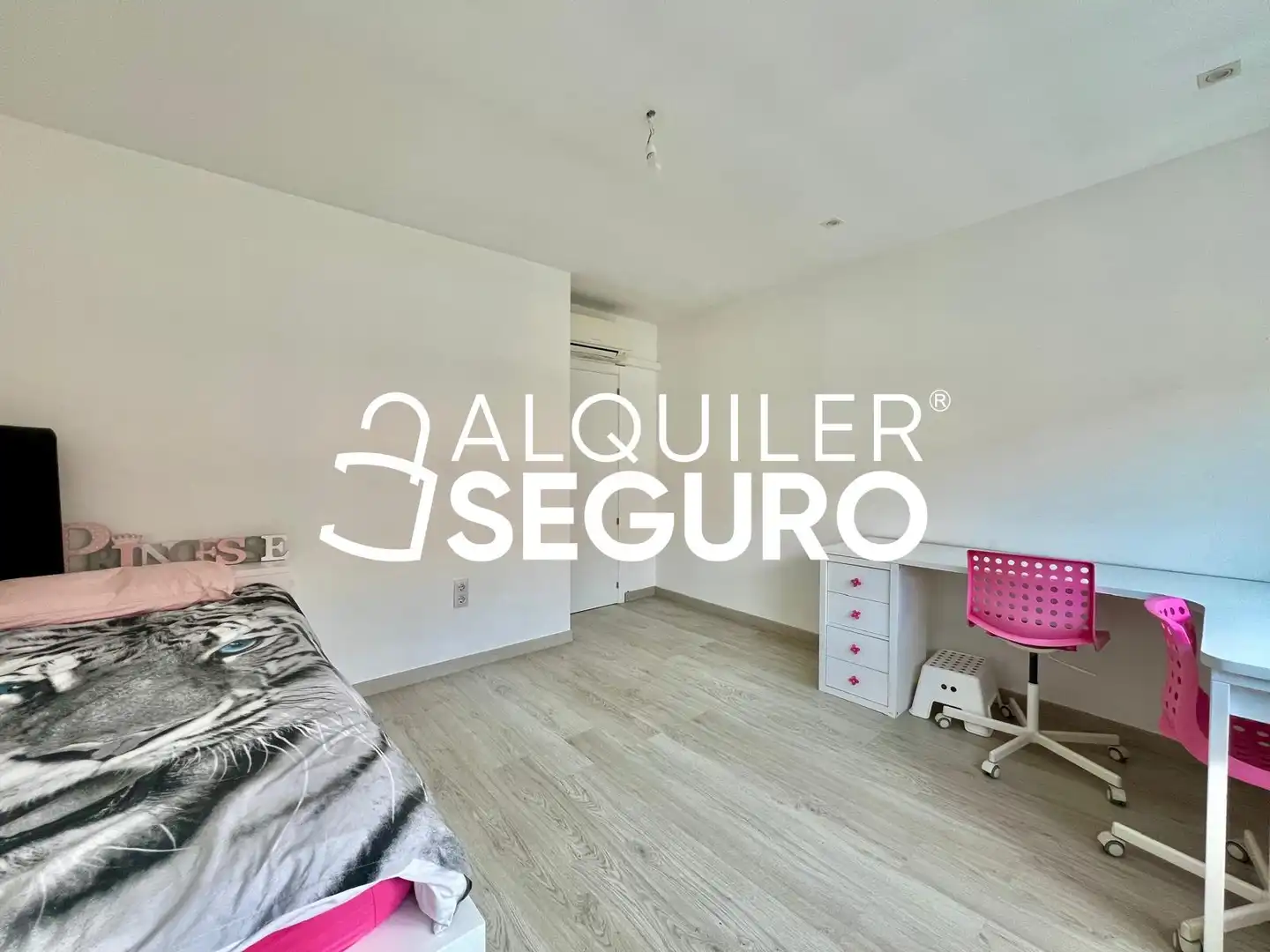 Dormitori de Casa o xalet de lloguer en Madrid amb Aire condicionat, Calefacció i Terrassa