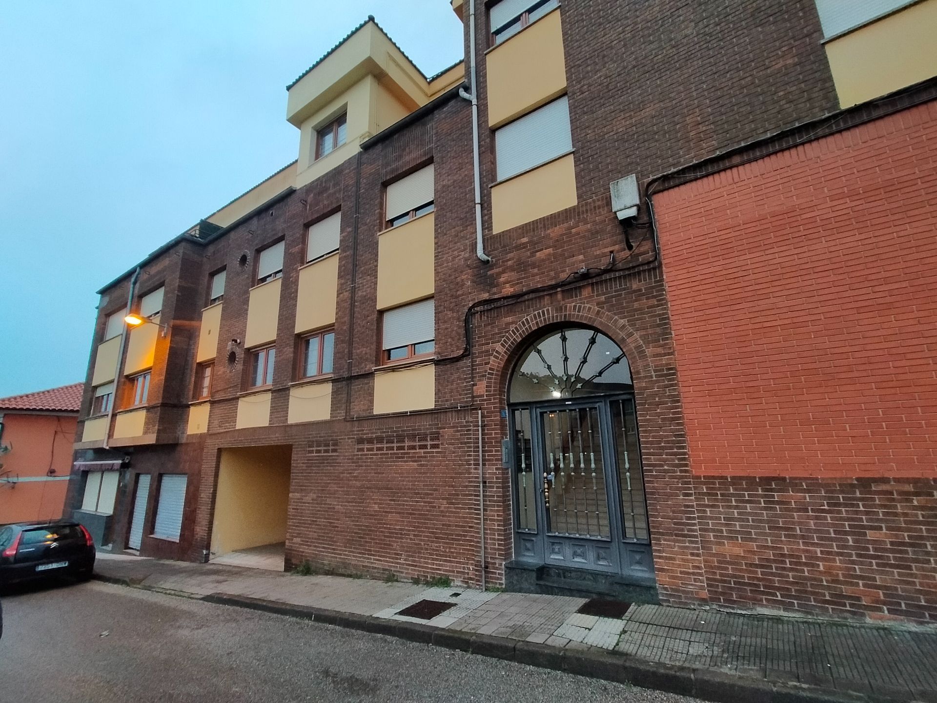 Vista exterior de Pis en venda en Soto del Barco amb Calefacció i Traster