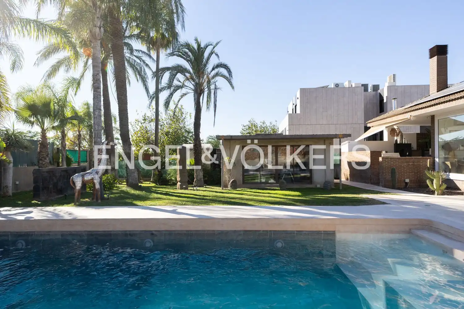 Vista exterior de Casa o xalet en venda en Paterna amb Aire condicionat, Calefacció i Jardí privat