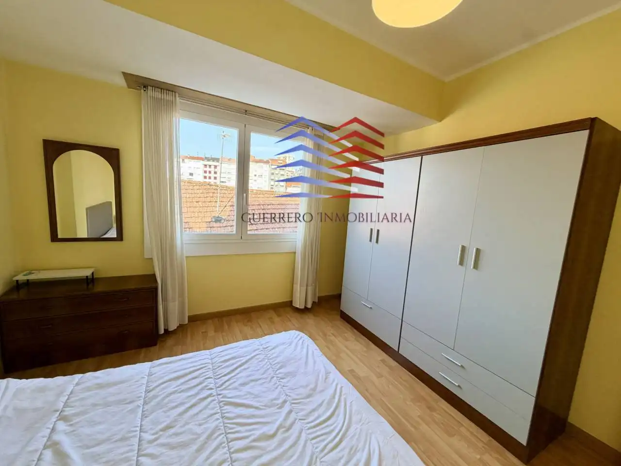 Schlafzimmer von Wohnungen zur Miete in Ourense Capital  mit Heizung, Parkett und Möbliert