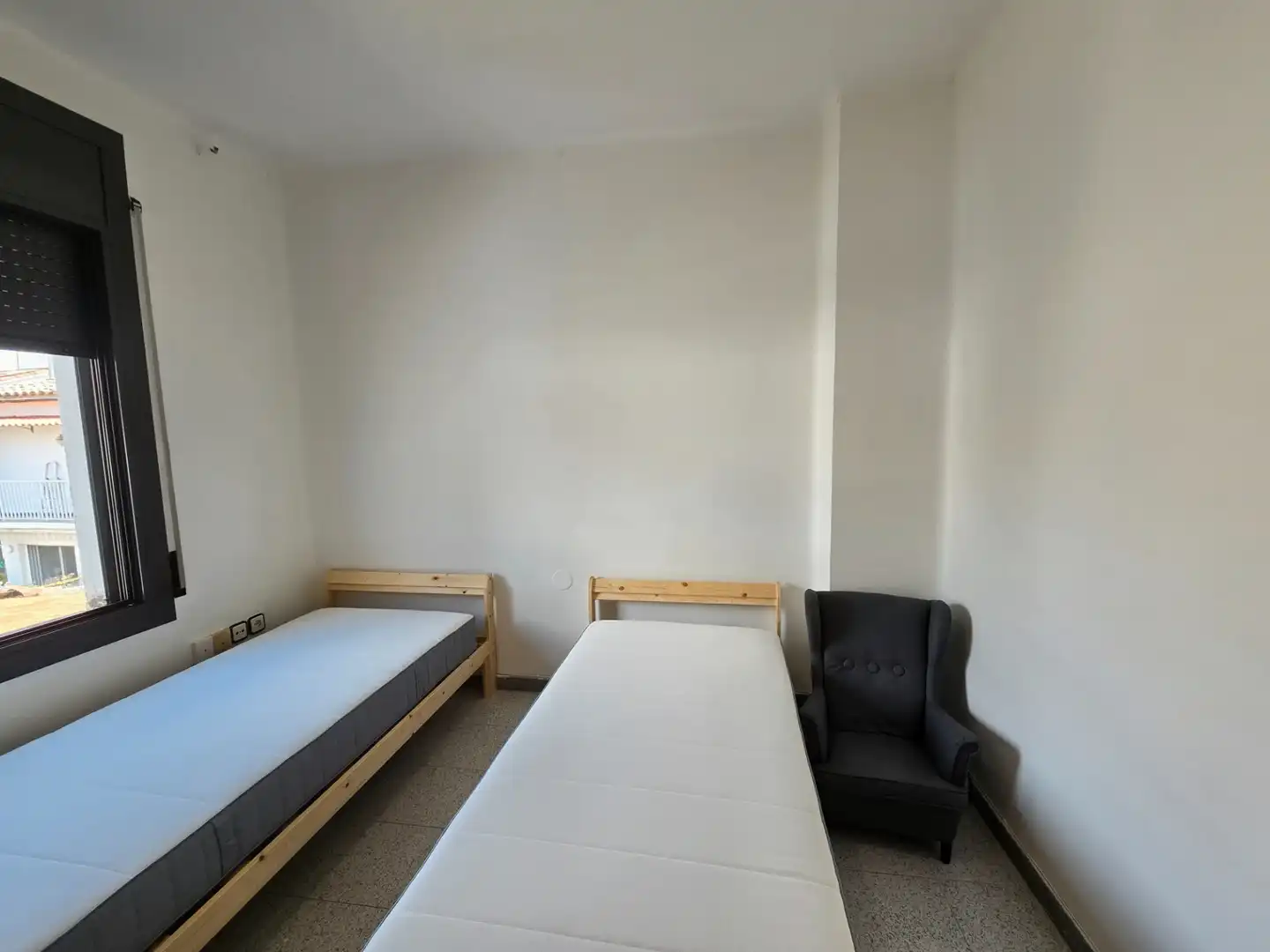 Habitación de Casa adosada en venta en Manlleu con Calefacción, Jardín privado y Terraza