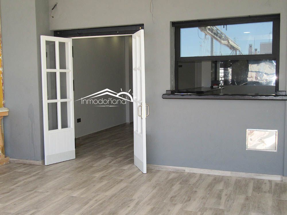 Premises for sale in Almonte