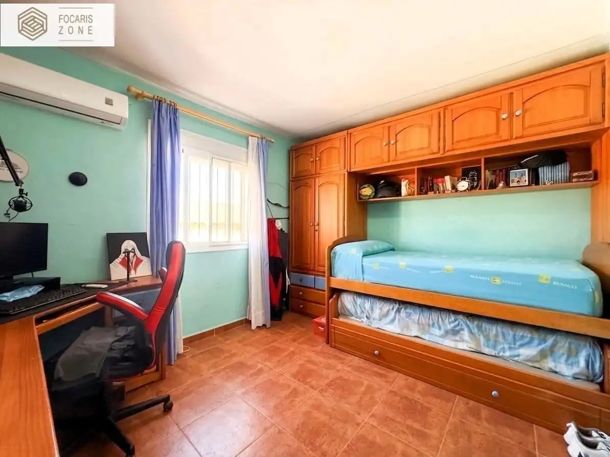 Habitación de Casa adosada en venta en Málaga con Aire acondicionado, Calefacción y Terraza