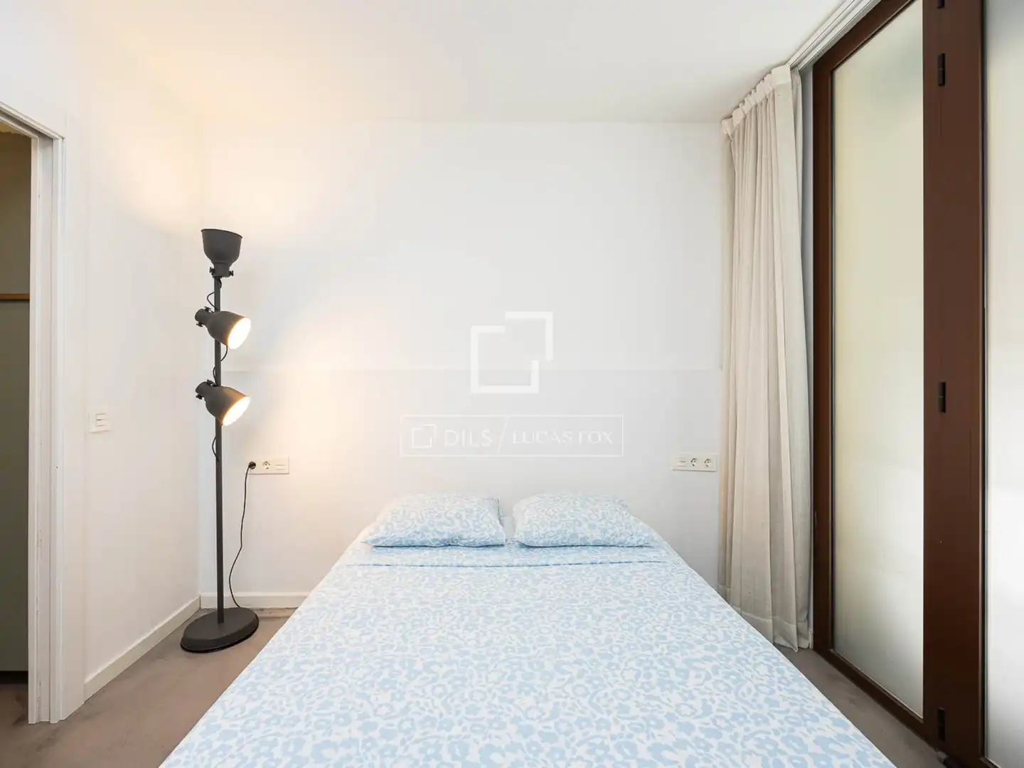 Schlafzimmer von Wohnung zum Verkauf in Barcelona mit Klimaanlage und Terrasse
