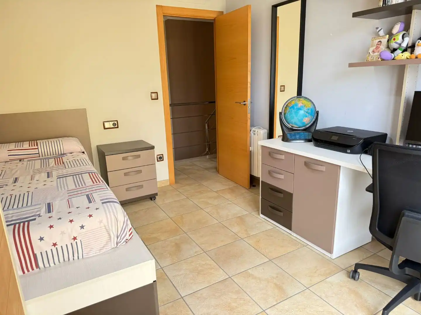 Dormitori de Casa o xalet en venda en Oliva amb Aire condicionat, Terrassa i Piscina