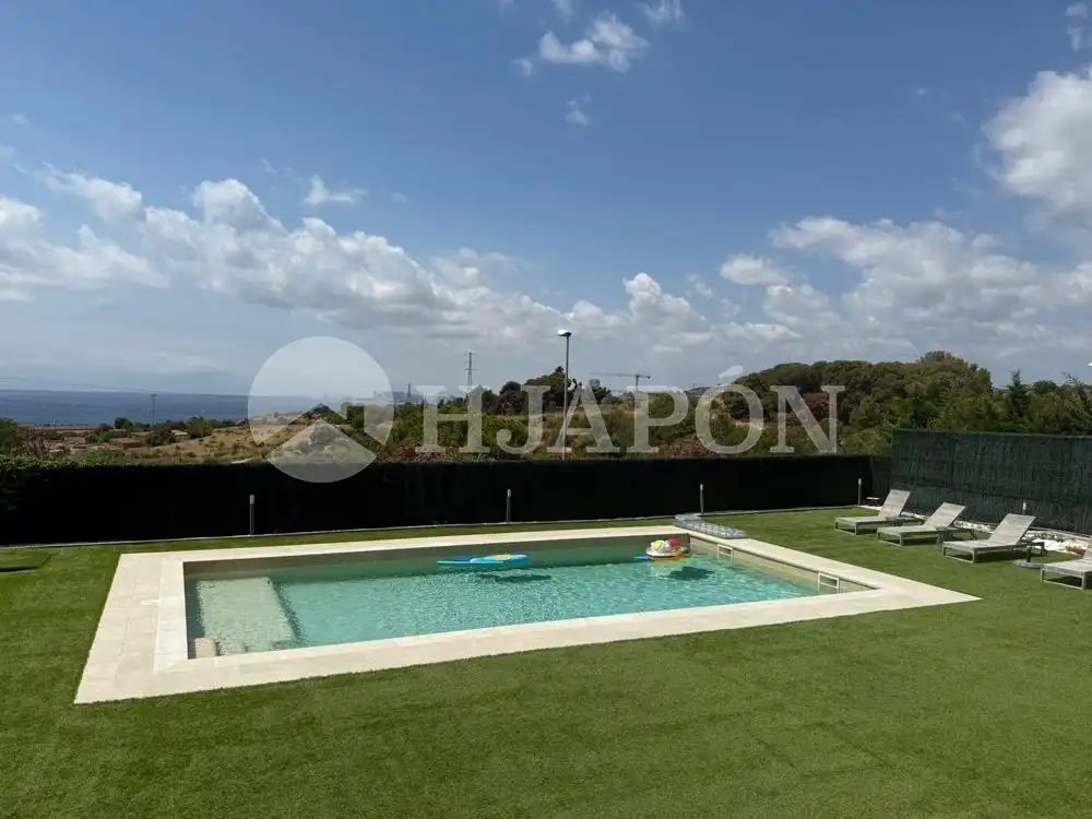 Swimming pool of Houses for sale in Alella  with Air Conditioner, Heating and Private garden