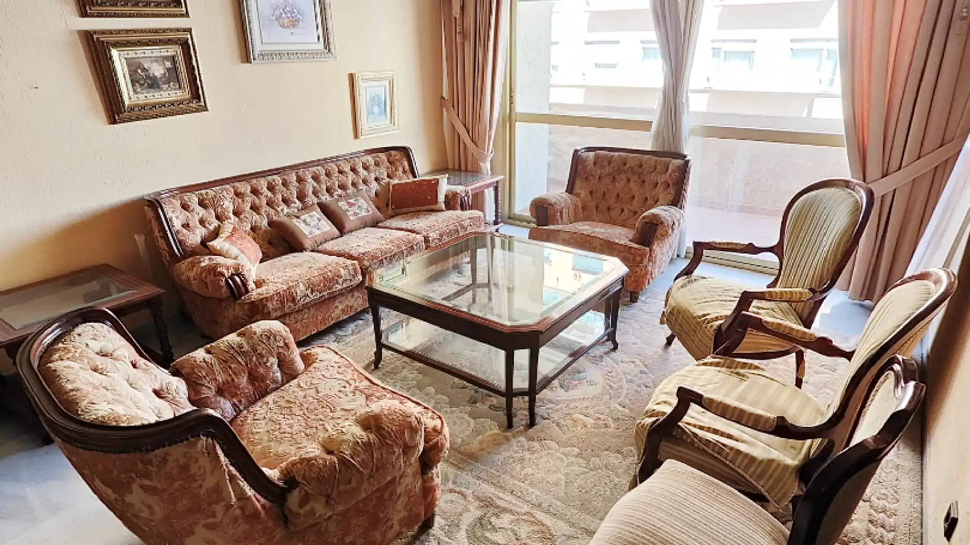 Living room of Flat for sale in  Sevilla Capital  with Air Conditioner, Terrace and Community pool
