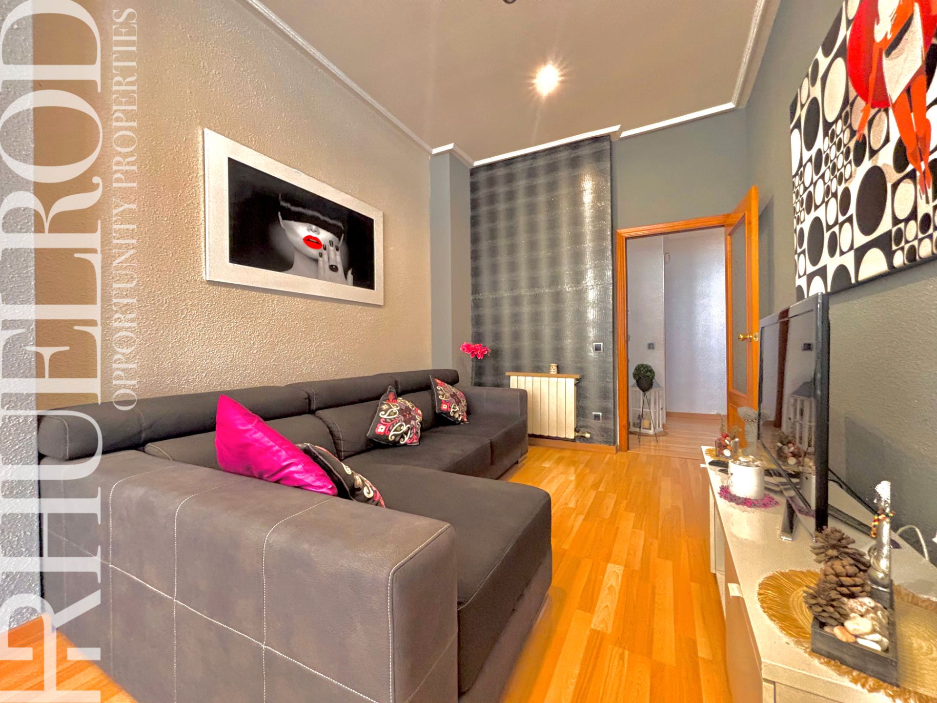 Sala d'estar de Planta baixa en venda en Pineda de Mar amb Calefacció, Parquet i Traster